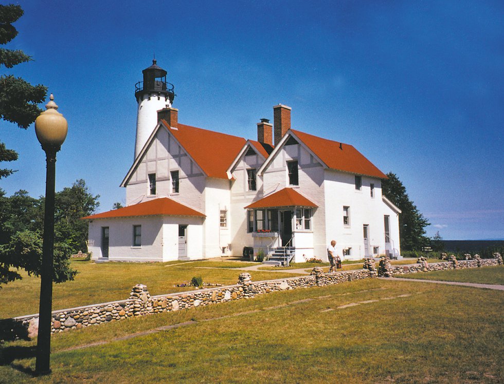 Lights of Michigan's Shipwreck Coast: Beacons on the Lonely Shore ...